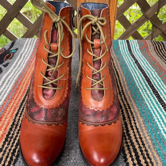 L'artiste Lace-Up Heeled Boots size 7 - Picture 2 of 7